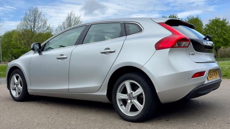 VOLVO V40