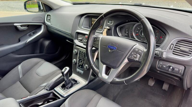VOLVO V40