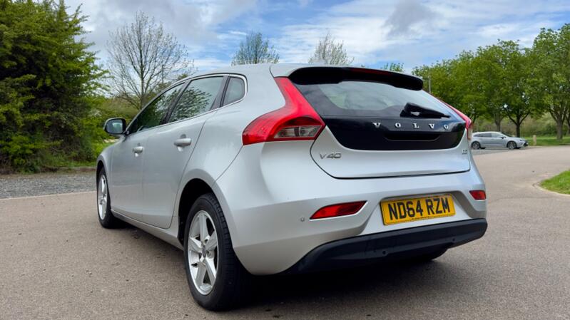 VOLVO V40