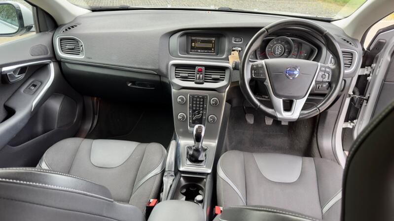 VOLVO V40